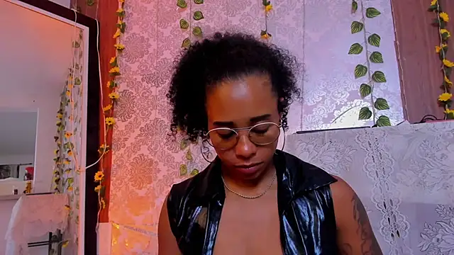 kelly_thomson's cam snapshot