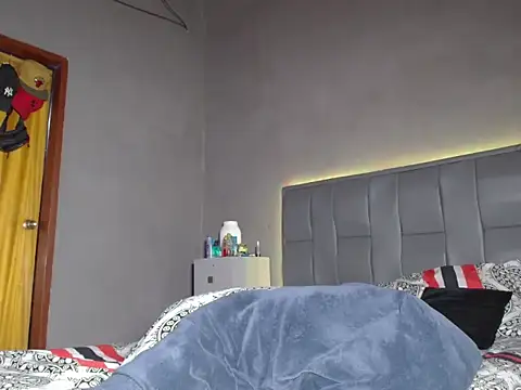 MAXIMILAINO-XXX live sex cam