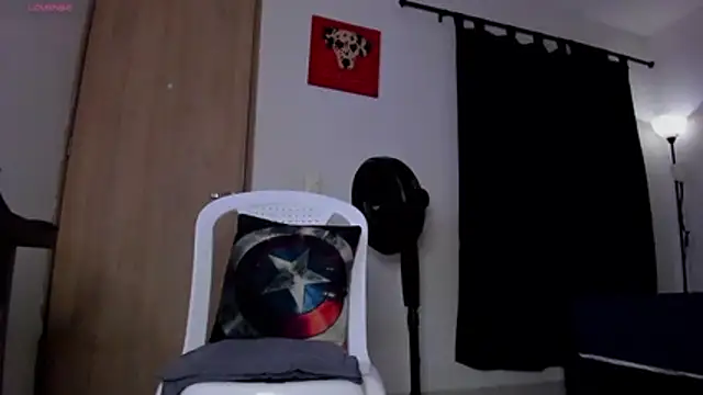 Cloudy_pigDude live sex cam