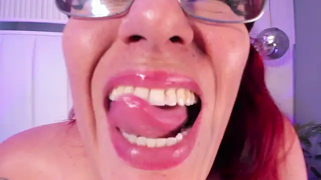 naughty_flower18's cam snapshot