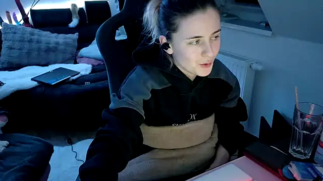 Melly4You's cam snapshot