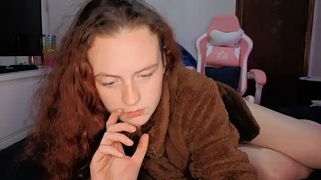 ENGLISHEMILY_69's cam snapshot