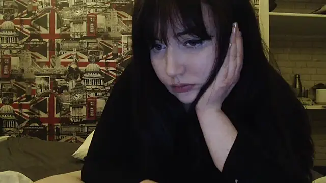 Lynylou live sex cam