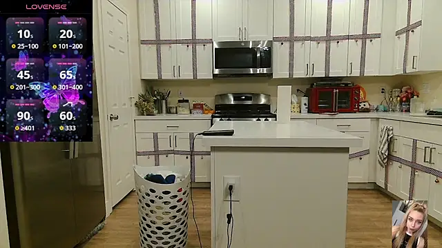 Blondiewithanass's cam snapshot