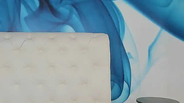 SkinnyDolly live sex cam