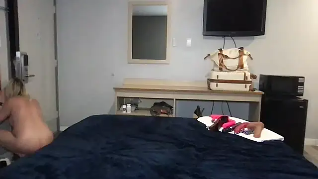 TiffaneyLove live sex cam