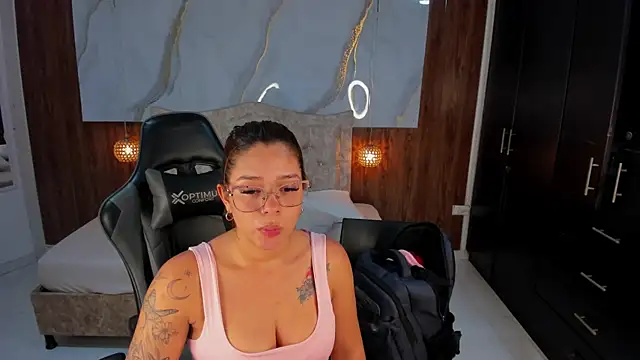 mia_18v's cam snapshot