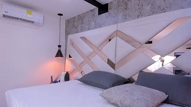 Charliee_Jhonson_'s cam snapshot