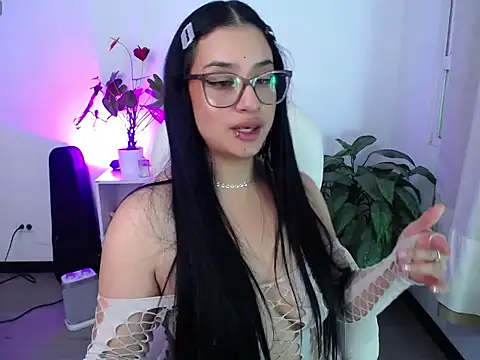 ItsNyla's cam snapshot