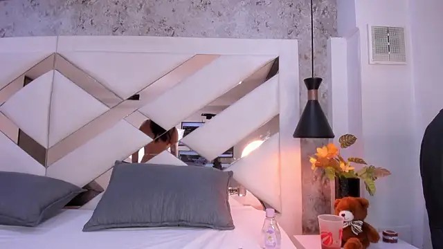 Charliee_Jhonson_'s cam snapshot