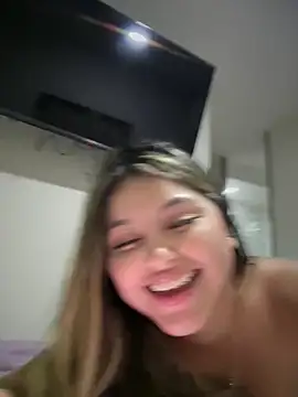 lunablossom_'s cam snapshot