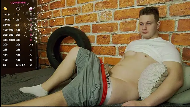 charlie_smiley's cam snapshot