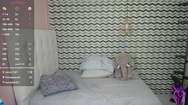 JAZMINLEVI's cam snapshot