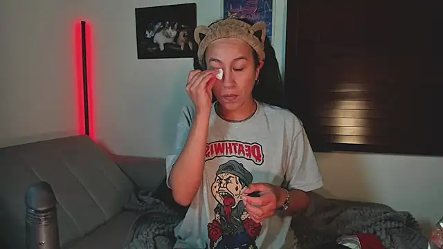 EmiGomez_'s cam snapshot