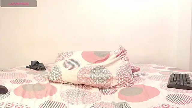 Aroon_Stonne live sex cam