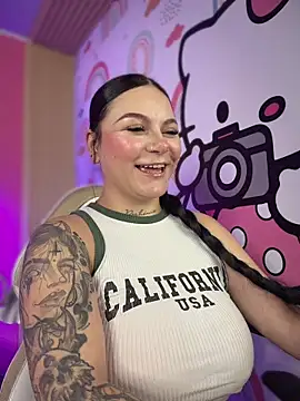 Megaan__More's cam snapshot