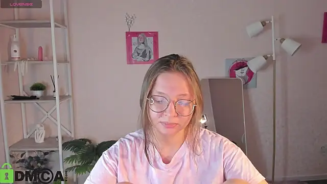 Nuura_Moore's cam snapshot