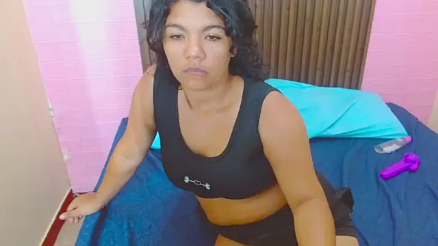 Heidy_Colins's cam snapshot