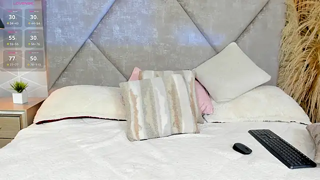 Jade_Whisper's cam snapshot