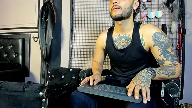 Twisted_Fantasy live sex cam