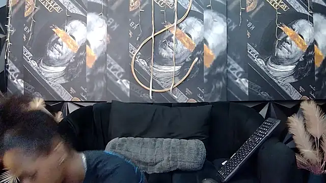 Lilmisbaddyxxx live sex cam