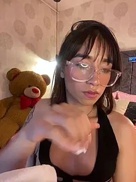 alahia_pink's cam snapshot