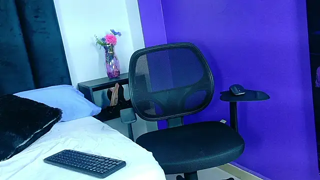 AvaniBloom_'s cam snapshot