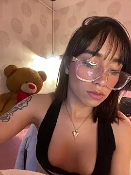 alahia_pink's cam snapshot