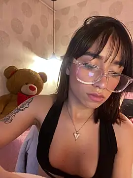 alahia_pink's cam snapshot