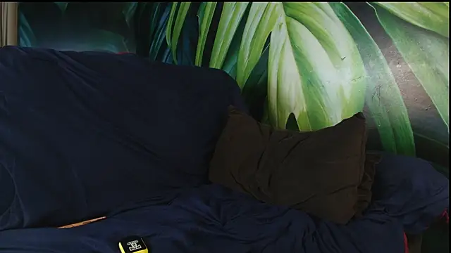 ItsZairen's cam snapshot