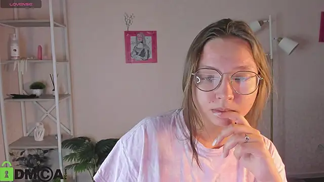 Nuura_Moore's cam snapshot