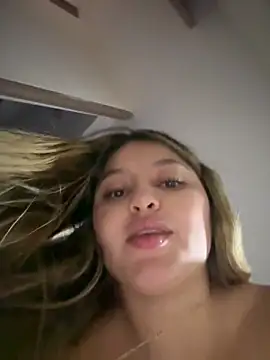 lunablossom_ live sex cam