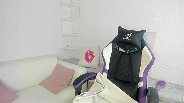 Ella_starrr__'s cam snapshot