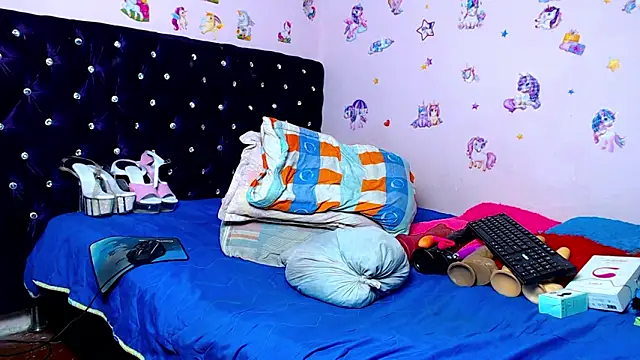 ShantalTsFox live sex cam