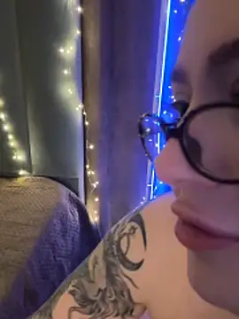 KellyMoors live sex cam