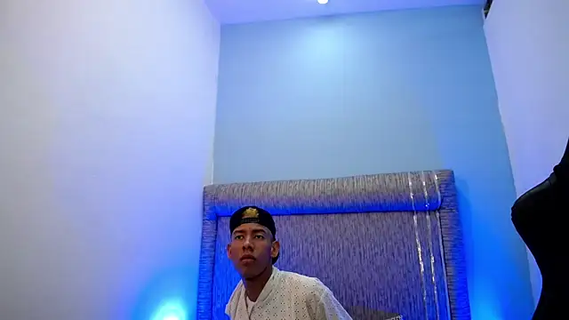 Taylerr_19's cam snapshot