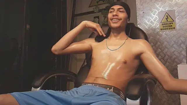 ItsZairen's cam snapshot