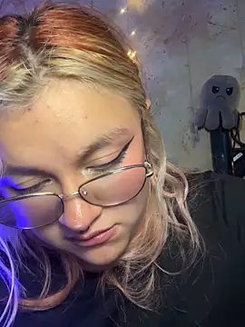 Sophia_Weest99's cam snapshot