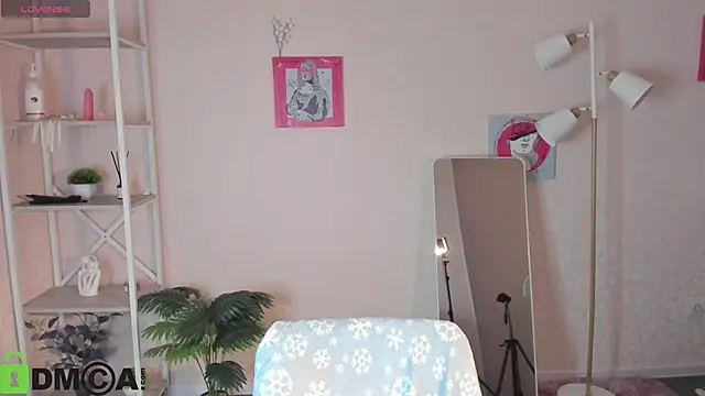 Nuura_Moore's cam snapshot