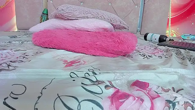 mia__blaze__'s cam snapshot