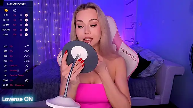 AdeleRoberts's cam snapshot