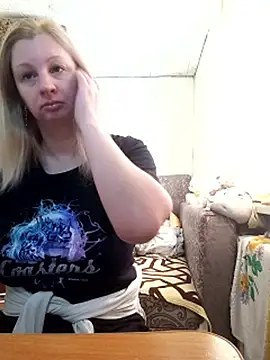 BustyBlond's cam snapshot