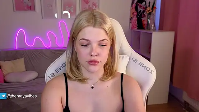 Maya_Rave's cam snapshot