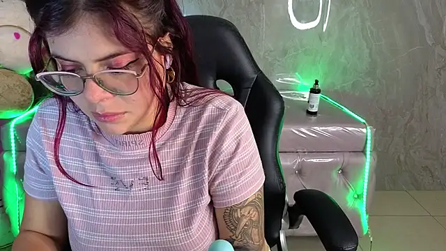 draviana_a_'s cam snapshot