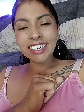 Fox_Roxxan live sex cam