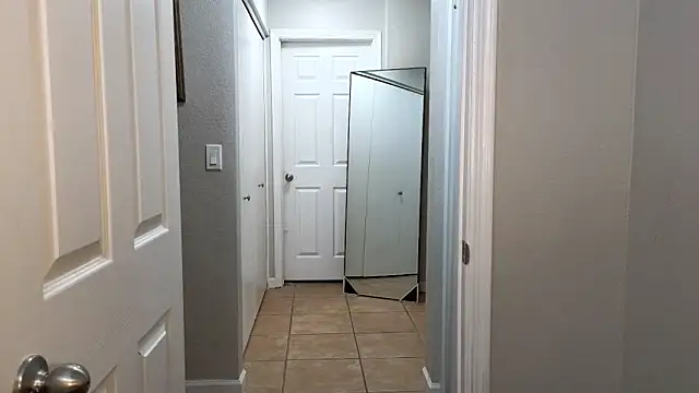 KristalMountain live sex cam