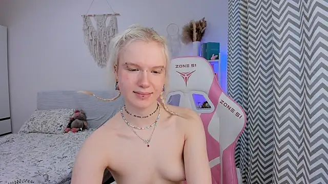 Mia_WaterFall's cam snapshot