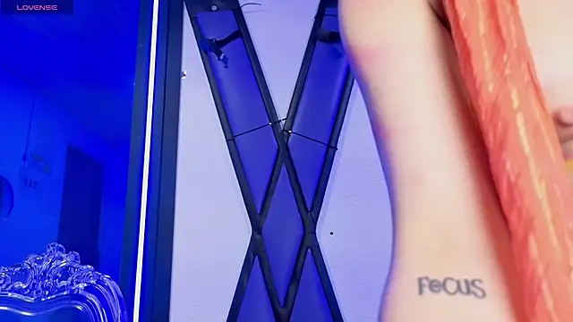 KittyLatina_02's cam snapshot