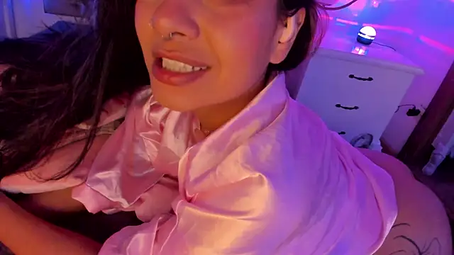 Yourwishisme_val's cam snapshot