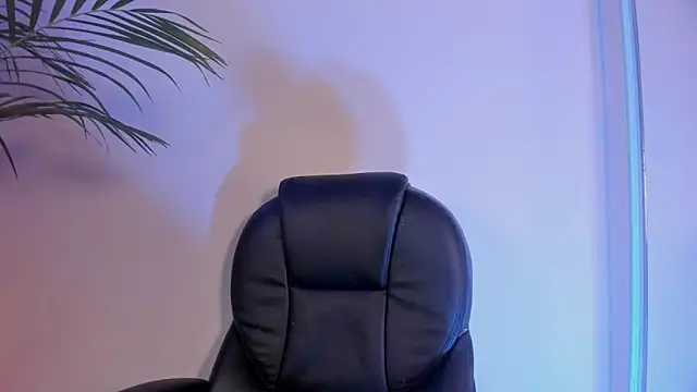 zoe_roux21's cam snapshot